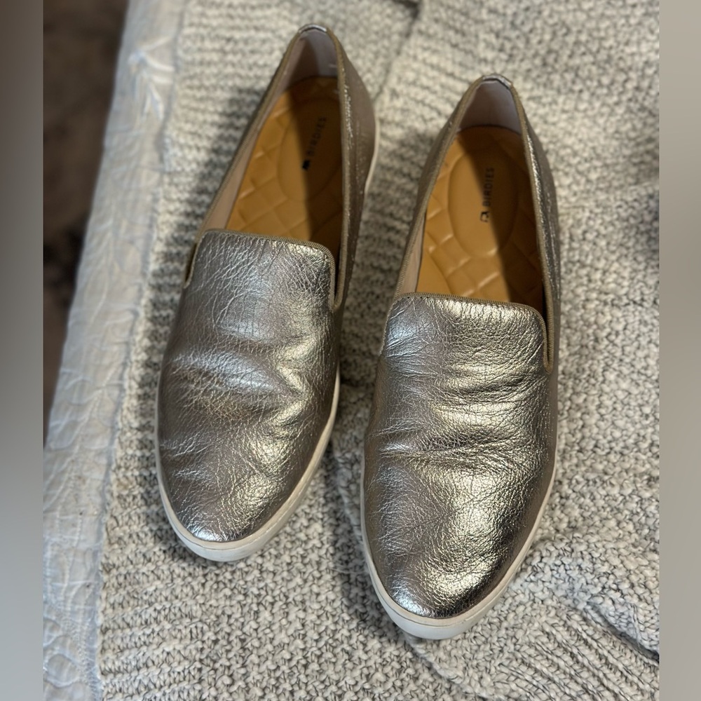 Gold metallic birdies